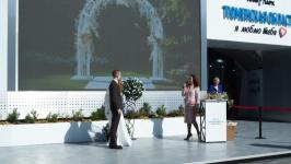 Молодая пара поженилась в инфопарке "Тюменская область, я люблю тебя!"