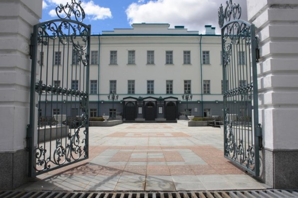 Тоболяков приглашают познакомиться с творчеством художника Виктора Шруба