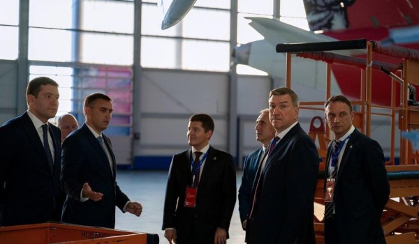 Глава Минпромторга России и губернаторы осмотрели самый большой самолётный ангар в УФО