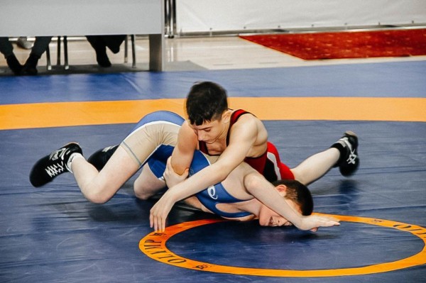 150 спортсменов сразились на чемпионате города по греко-римской борьбе в Тюмени