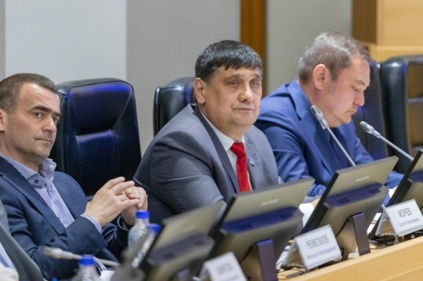 О своей работе за год рассказал тюменский депутат Сергей Пыхалов