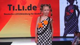 Около 130 моделей и дизайнеров приняли участие в шоу Fashion wave в Тюмени