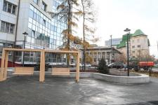 Сквер с историей географов открыли по улице Дзержинского в Тюмени