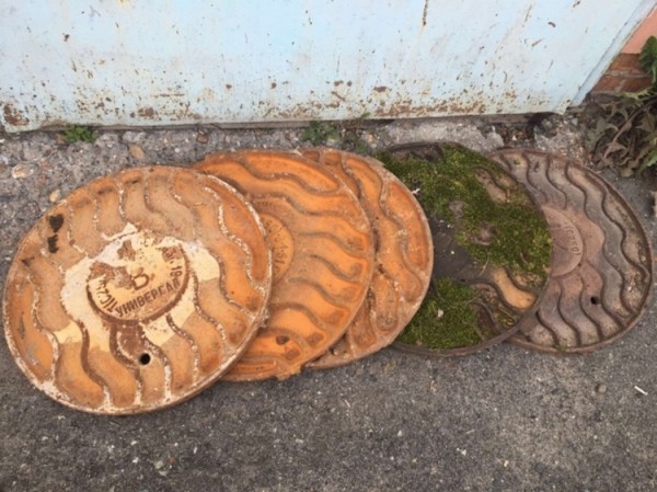 Тобляк похищал &nbsp;чугунные крышки канализационных люков