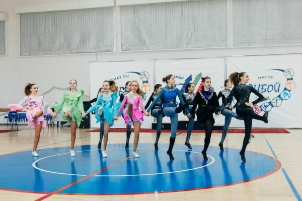 200 спортсменов со всей страны посоревнуются в акробатическом рок-н-ролле в Тюмени