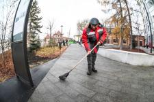 Сквер с историей географов открыли по улице Дзержинского в Тюмени