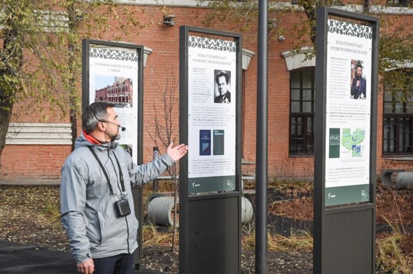 Сквер с историей географов открыли по улице Дзержинского в Тюмени