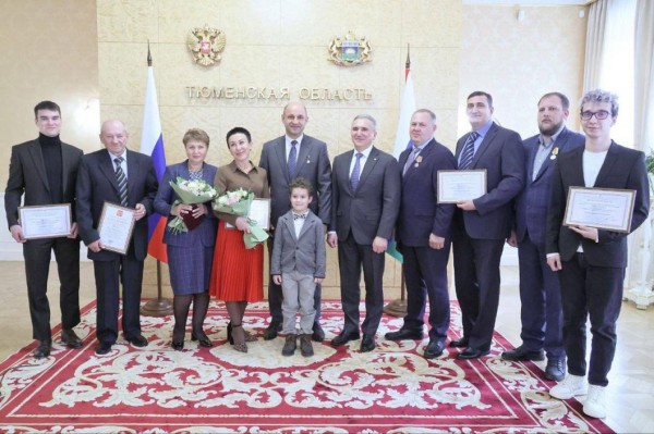 Полпред Артём Жога вручил награды жителям Тюменской области