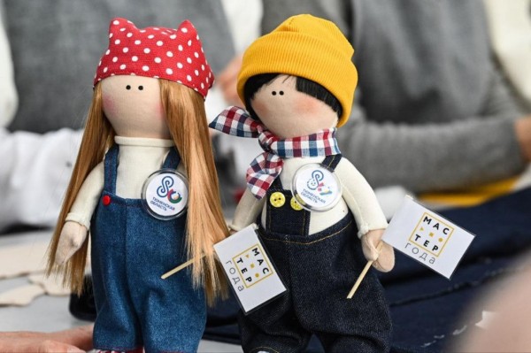 89 кукол-талисманов сделают для участников конкурса "Мастер года" тюменские студенты 