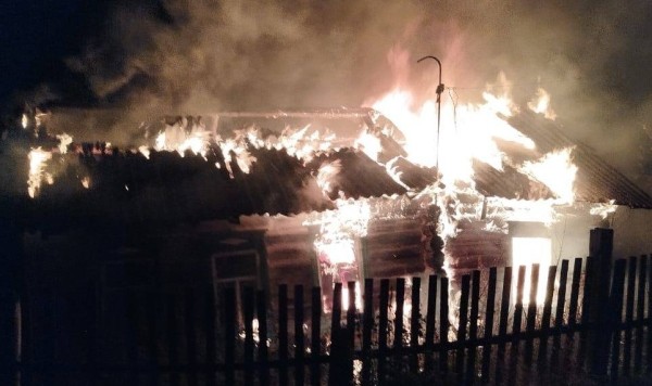 Две бригады тушили пожар в Ялуторовском районе 