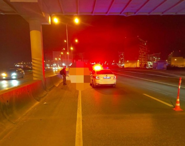 В Тюмени ищут водителя, который сбил пешехода и уехал с места аварии