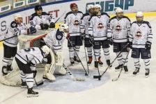 Благотворительный хоккейный матч в поддержку бойцов СВО проводят в Тюмени