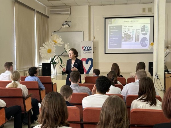 О своей работе рассказали тюменские депутаты Екатерина Вешкурцева и Андрей Голоус