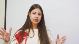 Первокурсники тюменского медколледжа получили студенческие билеты из рук Красной королевы