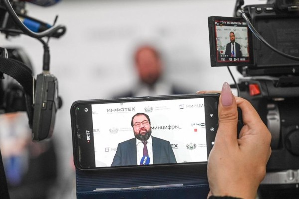 Глава Минцифры рассказал на "Инфотехе" в Тюмени про меры поддержки технологий искусственного интеллекта Глава Минцифры рассказал на "Инфотехе" в Тюмени про меры поддержки технологий искусственного интеллекта