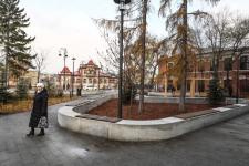 Сквер с историей географов открыли по улице Дзержинского в Тюмени