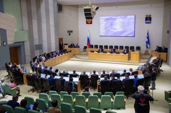 Тюменские депутаты приняли отчёт главы города