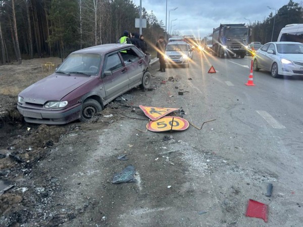 Женщина и ребёнок пострадали в аварии с тягачом под Тюменью