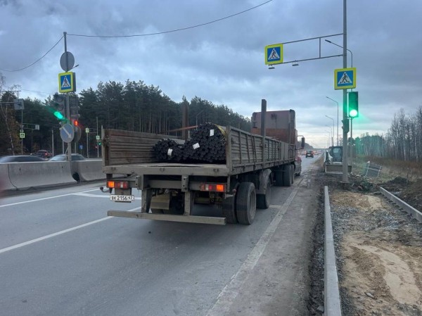 Женщина и ребёнок пострадали в аварии с тягачом под Тюменью