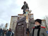 В Тюмени казакам-первопроходцам Сибири передали флаг с изображением Архангела Михаила