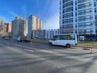 Пьяный тюменец на Renault устроил ДТП с маршруткой на улице Профсоюзной