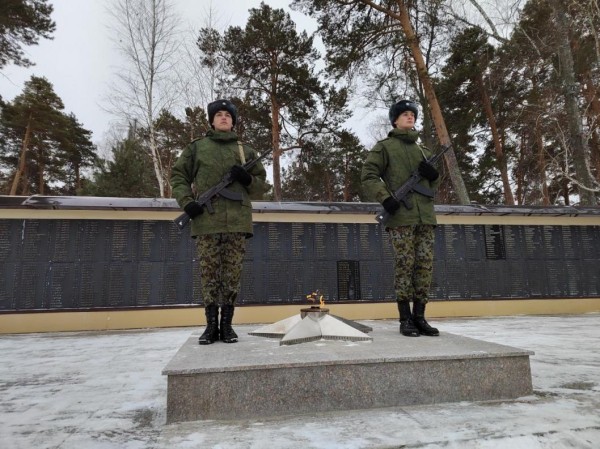 В Нижней Тавде открыли мемориал "Вечный огонь"