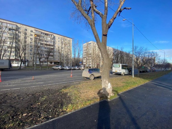 Пьяный тюменец на Renault устроил ДТП с маршруткой на улице Профсоюзной