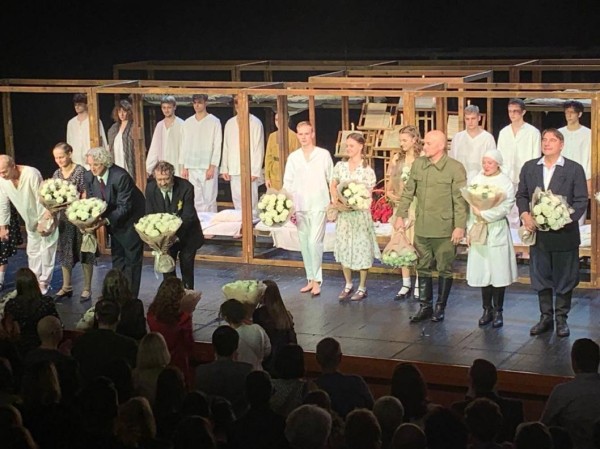 Спектакль "Матросская тишина" в Тобольске посмотрели Артем Жога и Александр Моор 