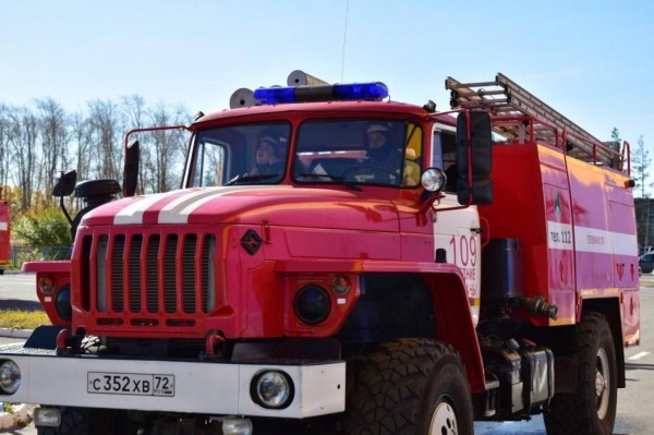 Девять раз выезжали на тушение пожаров МЧС Тюменской области за сутки