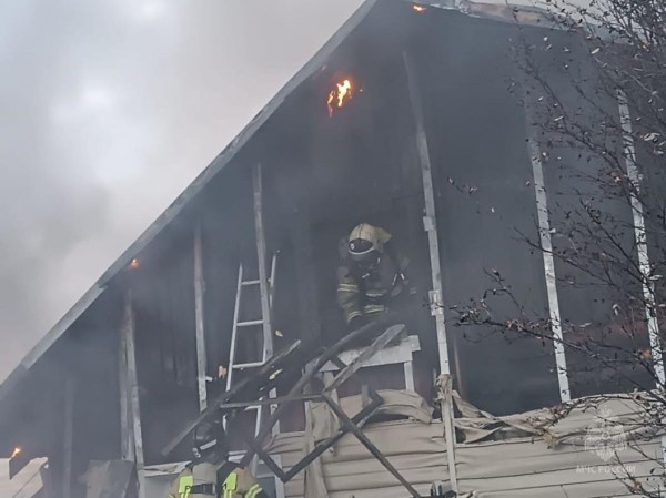 Пожар в жилом доме и бане ликвидировали на ул. Станиславского в Тюмени 