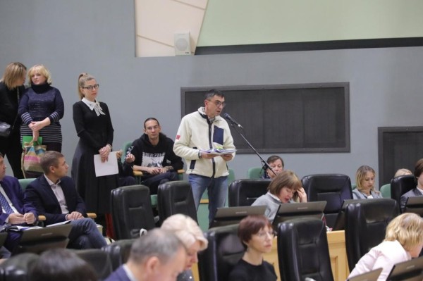 В Казарово решат вопрос с ограждением водоотводной канавы по улице Яблоневой