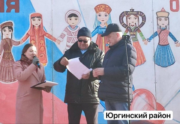 Концертами и патриотическими акциями отметили тюменцы День народного единства 