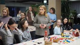 Мастер-классы и световое шоу порадовали гостей тюменской библиотеки в &ldquo;Ночь искусств&rdquo;