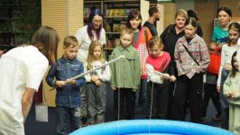 Мастер-классы и световое шоу порадовали гостей тюменской библиотеки в &ldquo;Ночь искусств&rdquo;