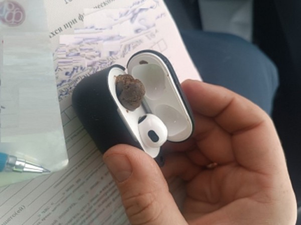 Попутчик тюменского водителя из Югры спрятал наркотик в футляр от наушников Попутчик тюменского водителя из Югры спрятал наркотик в футляр от наушников