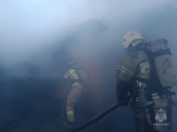Пожар в жилом доме и бане ликвидировали на ул. Станиславского в Тюмени 