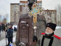 В Тюмени казакам-первопроходцам Сибири передали флаг с изображением Архангела Михаила