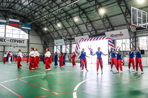 Модульный спортзал "Юность" открыли в Тюмени по федеральному проекту 