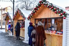 Живую ель на пешеходной улице Тюмени украсят игрушками местных мастеров