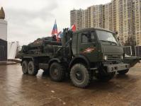 В Тюмени будущим военным показывают боевую технику