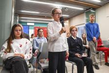 Участник программы "Время героев" Виктор Квасов пообщался с тюменскими школьниками Участник программы "Время героев" Виктор Квасов пообщался с тюменскими школьниками