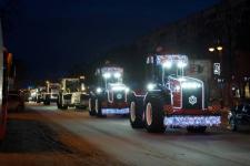 В новогоднем  кортеже жителям Тюмени показали технику флагманов российского машиностроения