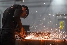 Более 100 печей-буржуек сделали для отправки бойцам СВО на заводе в Тюмени