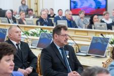 57 жителям Тюменской области вручили государственные и региональные награды