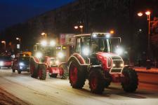 В новогоднем  кортеже жителям Тюмени показали технику флагманов российского машиностроения