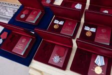 57 жителям Тюменской области вручили государственные и региональные награды