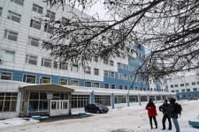 Десант Дедов Морозов поздравил маленьких пациентов ОКБ № 2 с Новым годом Десант Дедов Морозов поздравил маленьких пациентов ОКБ № 2 с Новым годом