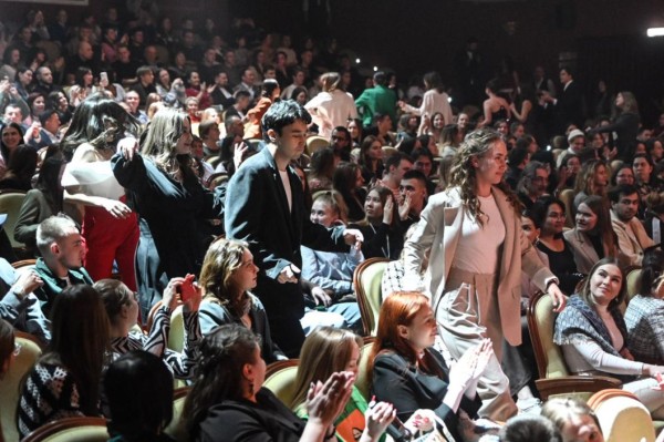 Новогоднюю сказку "Ивашка в загадочном лесу" покажут тюменцам в филармонии Новогоднюю сказку "Ивашка в загадочном лесу" покажут тюменцам в филармонии