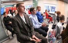 Участник программы "Время героев" Виктор Квасов пообщался с тюменскими школьниками Участник программы "Время героев" Виктор Квасов пообщался с тюменскими школьниками