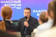 Участник программы "Время героев" Виктор Квасов пообщался с тюменскими школьниками Участник программы "Время героев" Виктор Квасов пообщался с тюменскими школьниками